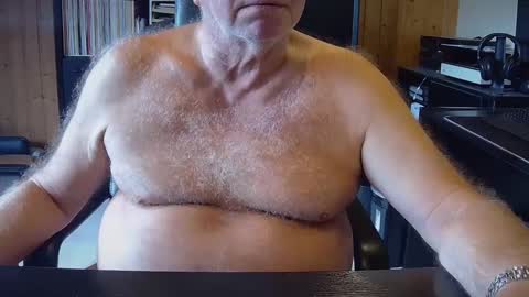 Snapshot of asusandy chatting on 09-26-25, 12:42 asusandy online show from 09-26-25, 12:42