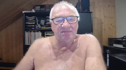 Snapshot of asusandy chatting on 09-28-25, 02:28 asusandy online show from 09-28-25, 02:28