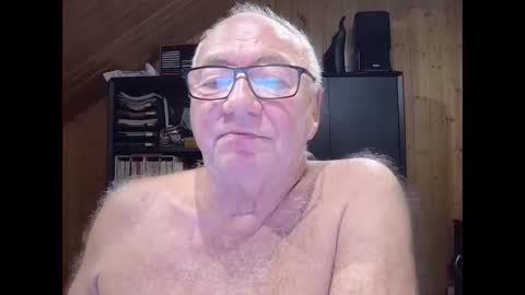 Snapshot of asusandy chatting on 11-15-25, 12:19 asusandy online show from 11-15-25, 12:19