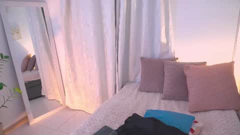 Snapshot of atena676 chatting on 06-26-26, 02:05 atena676 online show from 06-26-26, 02:05