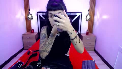 Snapshot of atenea_420 chatting on 03-01-26, 01:02 COLOMBIA online show from 03-01-26, 01:02