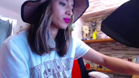 Atenea online show from 02-27-25, 03:26