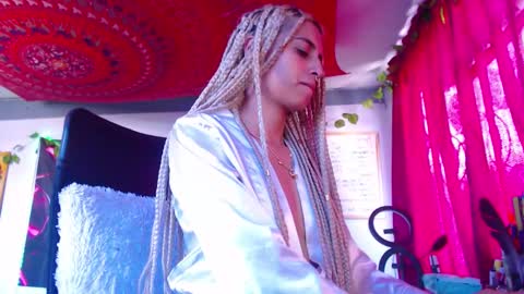 Atenea online show from 10-28-25, 01:14