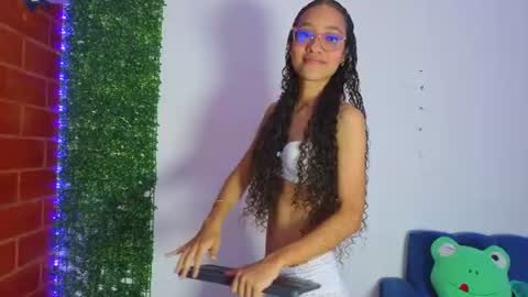 Snapshot of athenea_03 chatting on 06-04-26, 06:52 Athenea online show from 06-04-26, 06:52