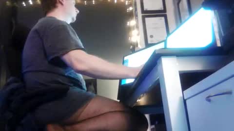 Snapshot of atlanticthunder chatting on 10-19-25, 09:59 Rick online show from 10-19-25, 09:59