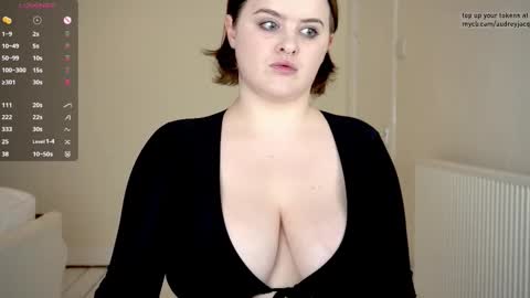 Audrey Jacq online show from 10-13-25, 03:23