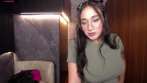 aura_cute_ online show from 03-17-26, 12:37