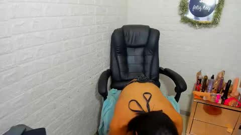 Snapshot of aura_love69 chatting on 01-15-26, 05:45 Monii Yi online show from 01-15-26, 05:45