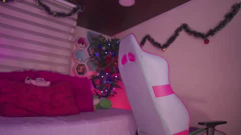 aura_rouss online show from 12-19-25, 01:56