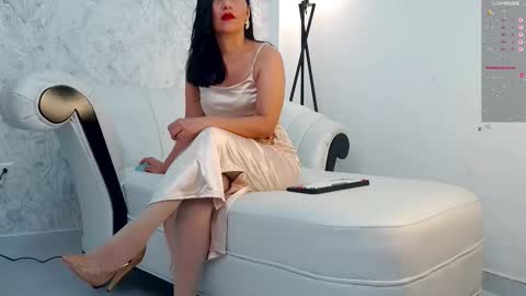 Aura sanders online show from 11-16-25, 12:00