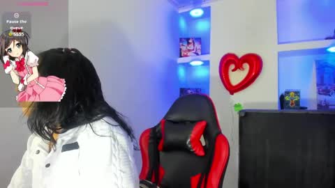 Snapshot of aurablueelove chatting on 04-29-26, 03:32 Aura Bluee Love online show from 04-29-26, 03:32