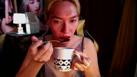 Miss awra online show from 12-24-24, 07:49