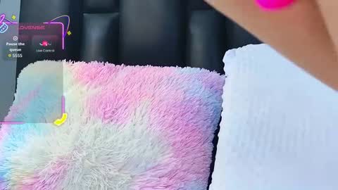 Aura online show from 11-22-25, 07:13