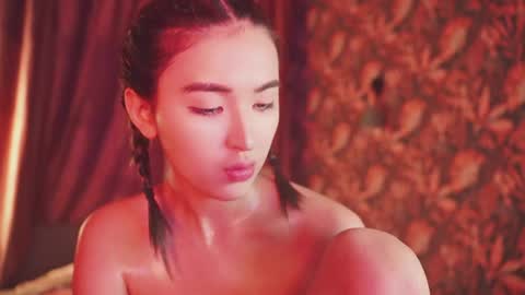 Snapshot of auromora chatting on 12-20-24, 11:32 Nayeon online show from 12-20-24, 11:32