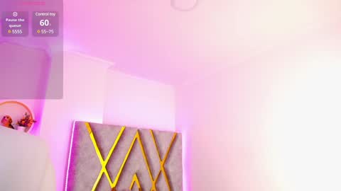 Snapshot of aurora_brown chatting on 02-04-25, 04:15 Aurora online show from 02-04-25, 04:15