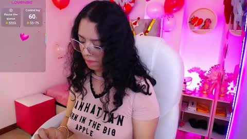 Snapshot of aurora_brown chatting on 02-13-25, 04:43 Aurora online show from 02-13-25, 04:43