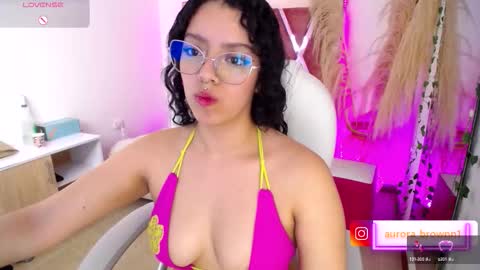 Snapshot of aurora_brown chatting on 09-11-25, 05:18 Aurora online show from 09-11-25, 05:18