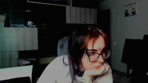 Snapshot of aurora_spell chatting on 09-10-25, 09:09 Milana online show from 09-10-25, 09:09