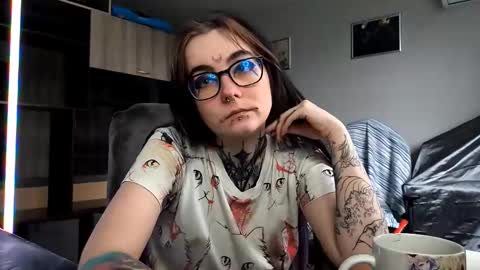 Snapshot of aurora_spell chatting on 09-29-25, 09:03 Milana online show from 09-29-25, 09:03