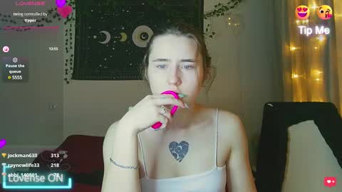 Snapshot of aurora_worker chatting on 12-25-24, 08:28 Aurora online show from 12-25-24, 08:28