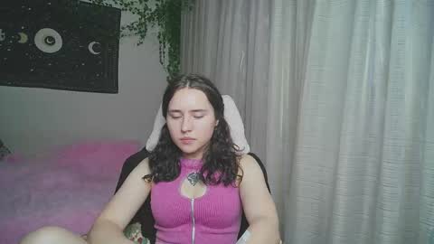 Snapshot of aurora_worker chatting on 09-11-25, 12:05 Aurora online show from 09-11-25, 12:05