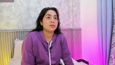 auroragold__ online show from 06-17-26, 04:04