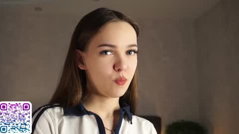 Snapshot of auroralowen chatting on 06-20-26, 04:37 Aurora online show from 06-20-26, 04:37