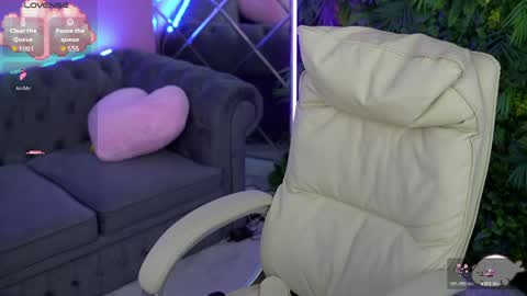 Snapshot of auroramoree chatting on 06-08-26, 12:49 Aurora online show from 06-08-26, 12:49