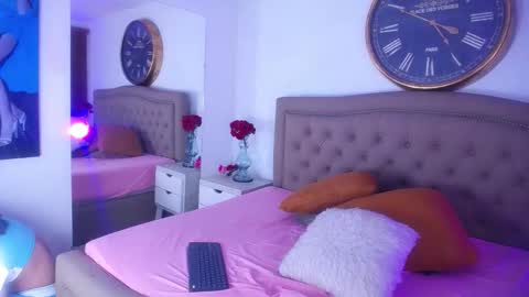 Snapshot of auroraricci chatting on 10-21-25, 12:50 Aurora Ricci online show from 10-21-25, 12:50