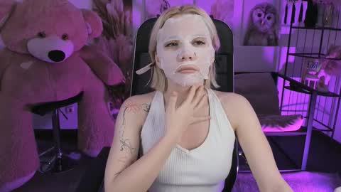 aurorawrenfield online show from 12-23-25, 12:30