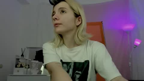 aurorawrenfield online show from 04-16-26, 12:44