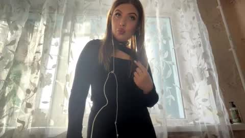 Snapshot of aurorekhuu chatting on 02-11-26, 11:04 Elizabeth online show from 02-11-26, 11:04