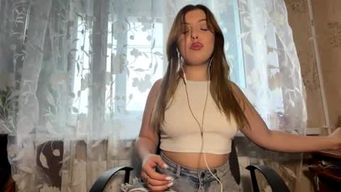 Snapshot of aurorekhuu chatting on 02-17-26, 12:01 Elizabeth online show from 02-17-26, 12:01