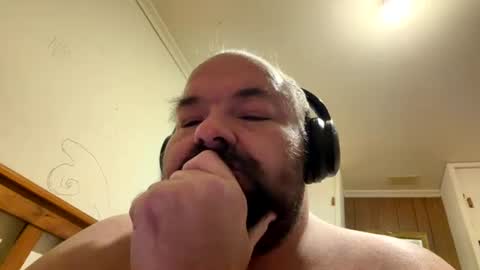 Snapshot of aussie_big_fella chatting on 07-19-26, 01:26 Aaron Matthews online show from 07-19-26, 01:26