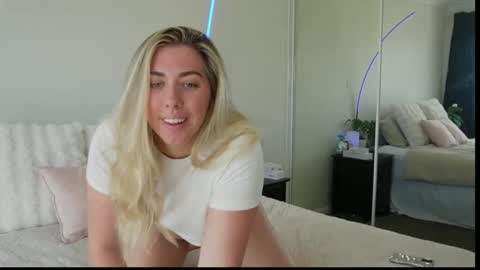 aussielulu online show from 11-24-25, 11:37