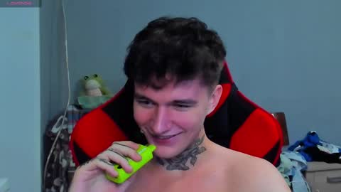 Snapshot of austen_milker chatting on 12-12-24, 04:26 Austen online show from 12-12-24, 04:26