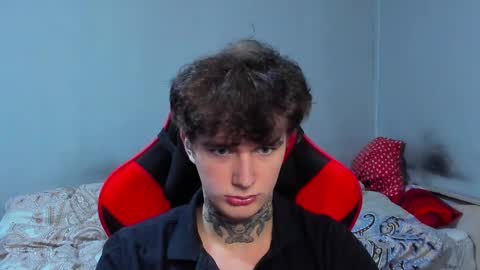 Snapshot of austen_milker chatting on 02-12-25, 05:37 Austen online show from 02-12-25, 05:37