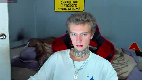 Snapshot of austen_milker chatting on 09-20-25, 04:41 Austen online show from 09-20-25, 04:41