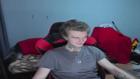 Snapshot of austen_milker chatting on 10-23-25, 07:45 Austen online show from 10-23-25, 07:45