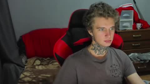 Snapshot of austen_milker chatting on 10-25-25, 08:36 Austen online show from 10-25-25, 08:36