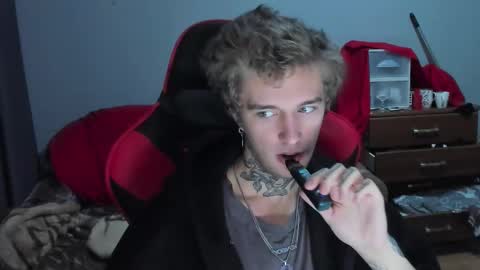 Snapshot of austen_milker chatting on 10-31-25, 03:57 Austen online show from 10-31-25, 03:57