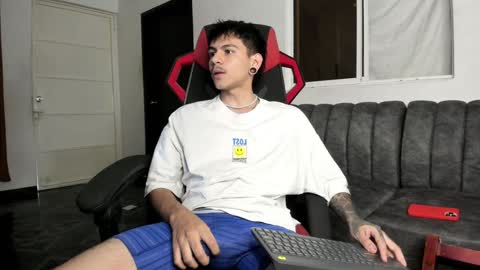 Snapshot of austin_falcon chatting on 12-18-24, 08:57 Austin online show from 12-18-24, 08:57