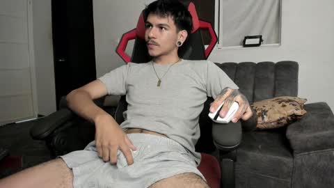 Snapshot of austin_falcon chatting on 01-16-25, 07:41 Austin online show from 01-16-25, 07:41