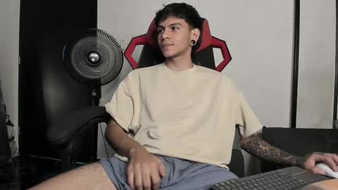 Snapshot of austin_falcon chatting on 02-14-25, 12:30 Austin online show from 02-14-25, 12:30