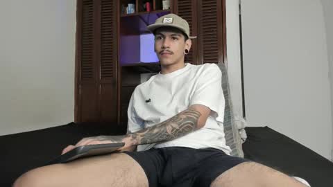 Snapshot of austin_falcon chatting on 09-27-25, 01:27 Austin online show from 09-27-25, 01:27