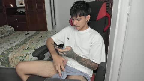 Snapshot of austin_falcon chatting on 10-16-25, 08:43 Austin online show from 10-16-25, 08:43