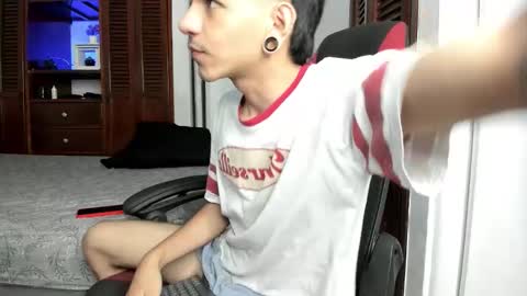 Snapshot of austin_falcon chatting on 11-11-25, 02:17 Austin online show from 11-11-25, 02:17