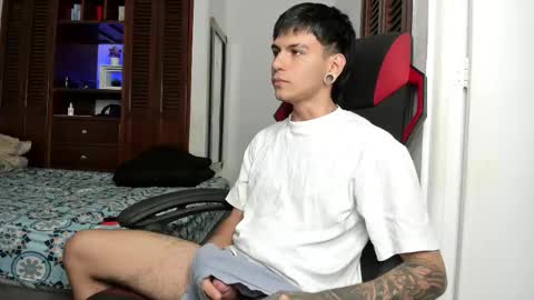 Snapshot of austin_falcon chatting on 11-19-25, 08:20 Austin online show from 11-19-25, 08:20