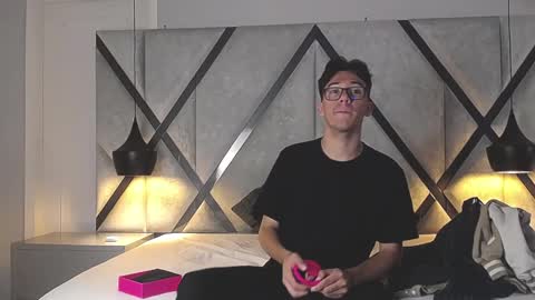 Snapshot of austinreeds chatting on 09-24-25, 12:08 austinreeds online show from 09-24-25, 12:08