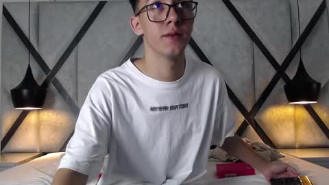 Snapshot of austinreeds chatting on 09-25-25, 12:31 austinreeds online show from 09-25-25, 12:31